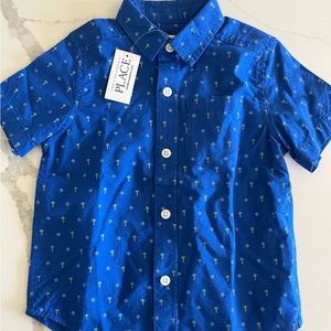 2t short sleeve button up. NWT.